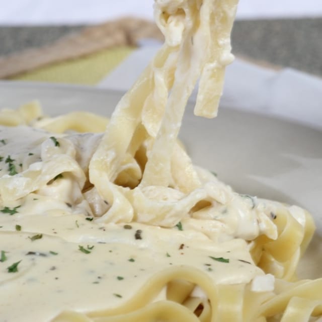Fettuccine Alfredo (1/2 Gallon).