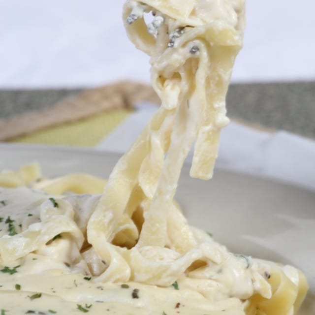 Fettuccine Alfredo - Family Feast.