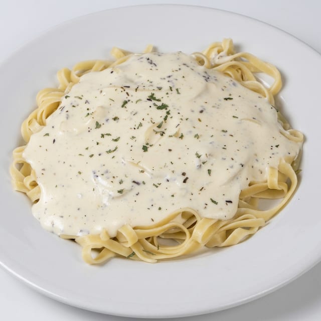 Fettuccine Alfredo (Family Feast).