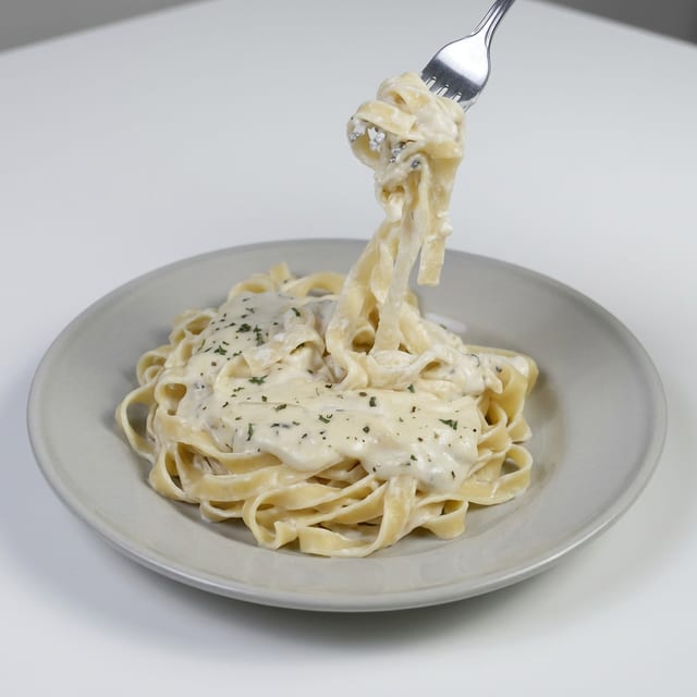 Fettuccine Alfredo (1/2 Gallon).
